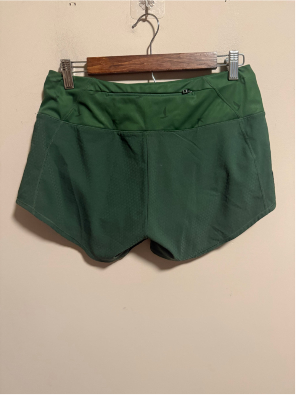 Oiselle W ROGA SHORT LUSH Green 6”- Size 4 - Picture 2 of 16